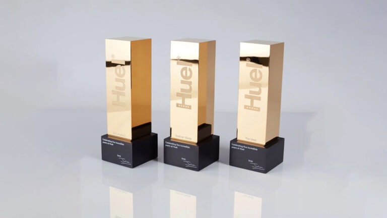 Pourquoi choisir un trophée personnalisé pour vos événements professionnels ?